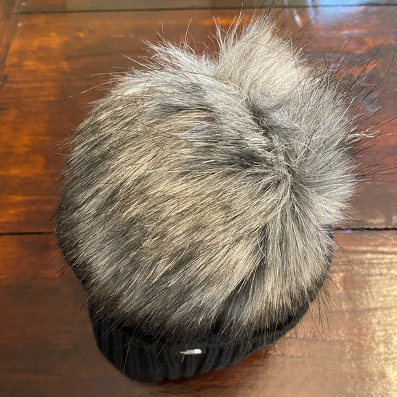 The North Face Oh-Mega Fur Pom Beanie Cable-knit beanie with a pom NWT black - Picture 4 of 8